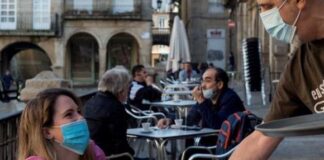 Mujer con Covid-19 acude a cafetería y contagia a 56 personas