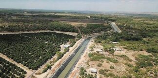 Soldados y policías vigilan los canales para evitar que los agroexportadores hurten el agua
