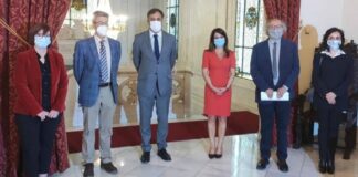 Docente de la UDEP gana el premio literario internacional