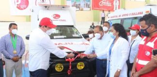 Gobernador entrega seis ambulancias en beneficio de más de 119 000 habitantes