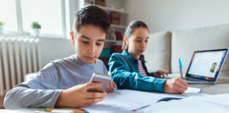 Uso excesivo de tablets y smartphones causa miopía en niños