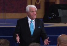 Pastor millonario exige que donen más dinero a su iglesia para que Jesús llegue más rápido