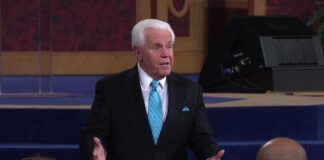 Pastor millonario exige que donen más dinero a su iglesia para que Jesús llegue más rápido