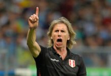 Ricardo Gareca en desacuerdo con las normas sanitarias para el fútbol peruano.
