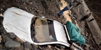 Auto fue sepultado por deslizamiento de un huayco entre Hualapampa y Porcuya