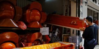 Falta de ataúdes en Hong Kong por nueva ola de Covid-19