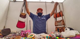 Gore apertura feria del artesano en la explanada de la UNP