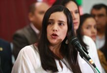 Verónika Mendoza: «María del Carmen Alva sueña con la banda presidencial que no va a tener»