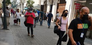 Colegio Médico del Perú considera erróneo uso voluntario de las mascarillas