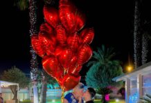 Un joven de 19 años le propuso matrimonio a su novia de 76 y revolucionó Tik Tok
