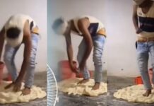 Joven que vende empanadas en la calle es captado preparando la masa con sus pies