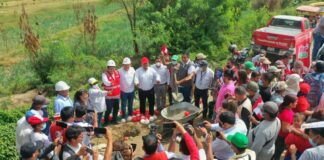 Gobernador coloca primera piedra de canal de riego en Viviate – La Huaca