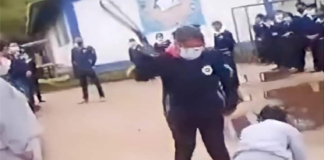 Ecuador: Maestra se hace viral tras corregir a correazos a alumnos por hacerle bullying a su compañero