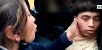Lima: Madre da bofetada a hijo detenido por robo «aprende a respetar, machito te crees»