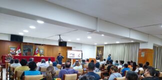 Enosa capacita a comerciantes para prevenir accidentes eléctricos como parte de la campaña Navidad segura