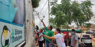 Funcionarios y trabajadores ediles se unen a los trabajos del pintado del local municipal