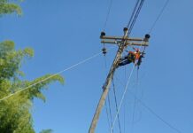 Enosa recupera de manera progresiva servicio eléctrico en zonas del Alto Piura tras derrumbes