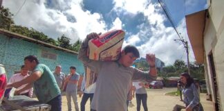 Empresa privada dona toneladas de alimentos para más de 500 damnificados