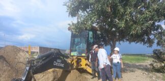 Excavan terreno para evacuar aguas pluviales en los A.H. Los Faiques y Ollanta Humala