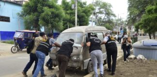 Retiran vehículos en desuso y abandonados en Urb. Los Tallanes