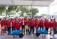 Comuna octubrina realiza entrega de indumentaria para personal de Lurawui Perú