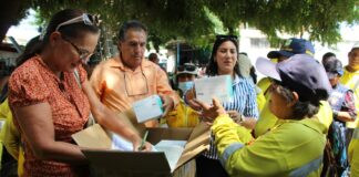 Asociaciones de mujeres entregan mascarillas N 95 a personal de limpieza de la Municipalidad de Piura