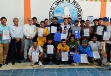 GORE Piura entrega 27 permisos de pesca a Asociación de buzos en Paita