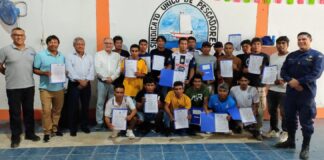 GORE Piura entrega 27 permisos de pesca a Asociación de buzos en Paita