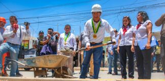 Alcalde de Castilla coloca primera piedra para inicio de obra en colegio del A.H. Las Montero