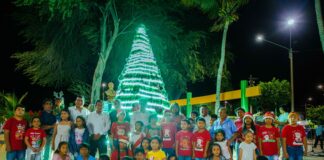 Castellanos viven la Navidad con encendido de árbol e iluminación en la plaza Luis Montero