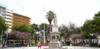 Municipalidad Provincial de Piura abrió la plaza de armas en vísperas de la navidad