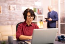 ¿Cuáles son los beneficios de contratar personas mayores de 50 años?