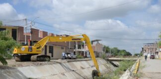 Municipalidad Provincial de Piura inicia descolmatación de 2KM del Dren Sullana para prevenir inundaciones
