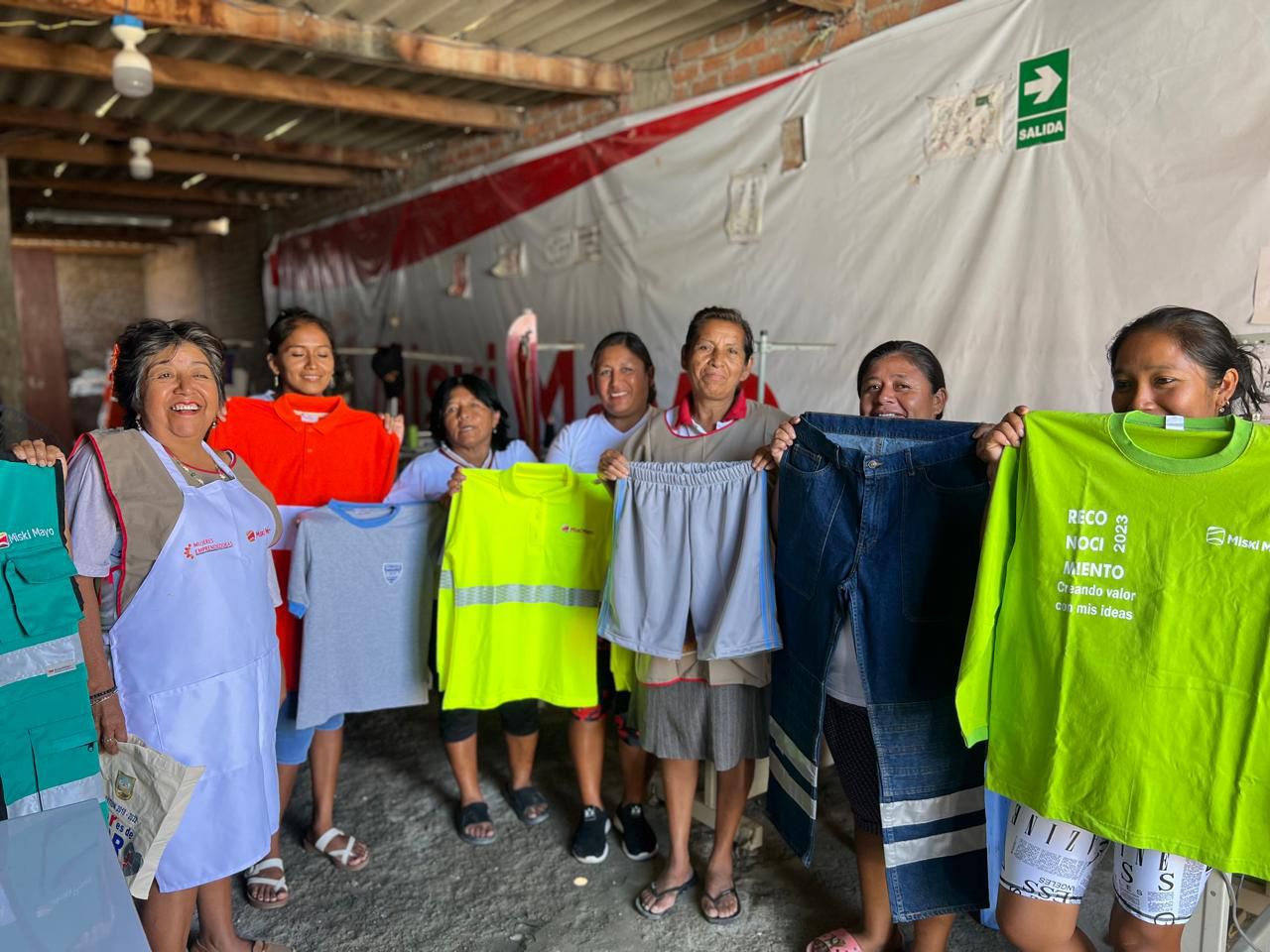 “Puntadas que Unen”: Empoderamiento femenino a través de la costura en Puerto Rico- Bayóvar