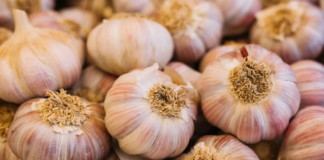 Incremento del precio del ajo preocupa a consumidores y comerciantes