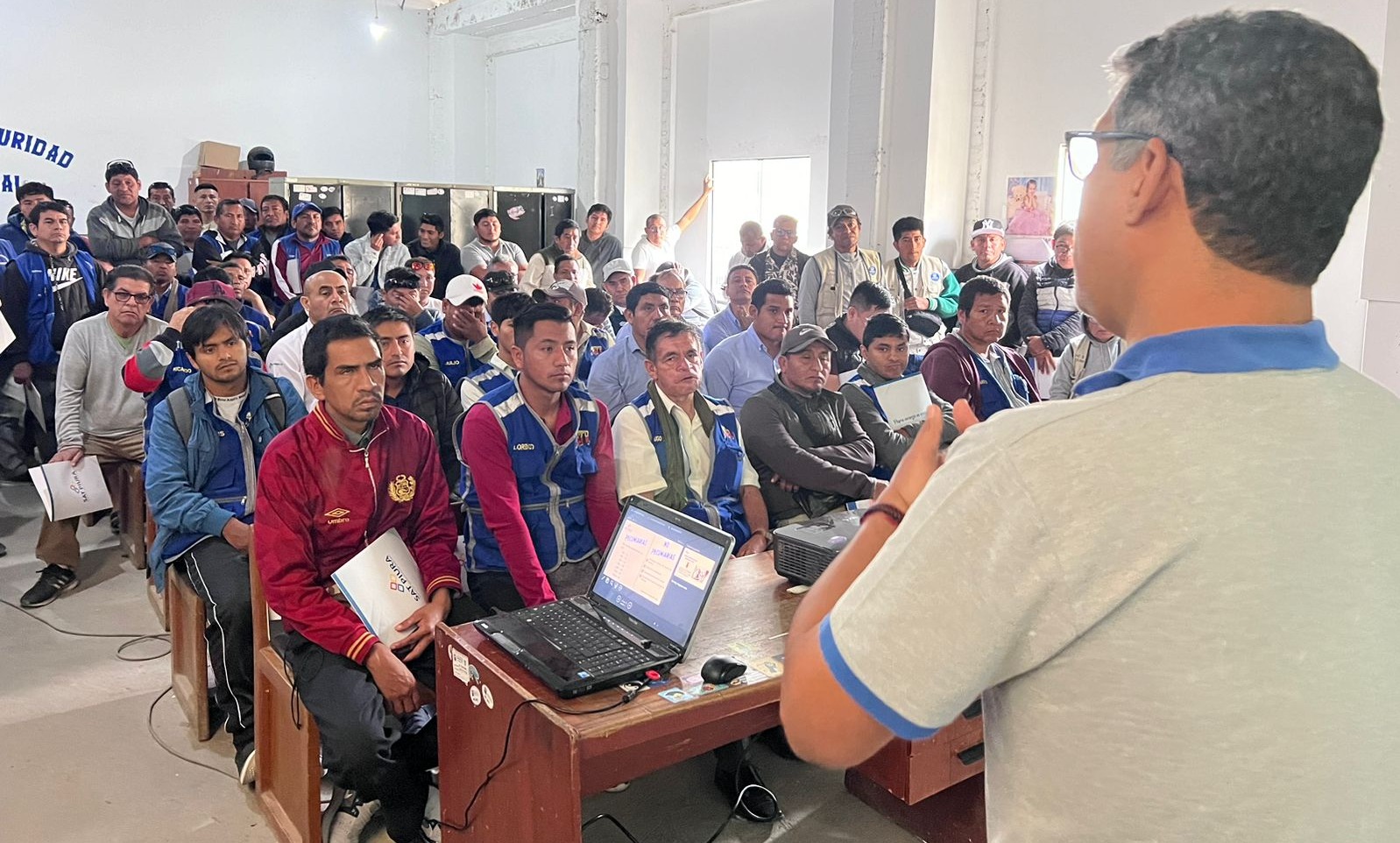SATP ofrece charla de orientación a ochenta conductores formales