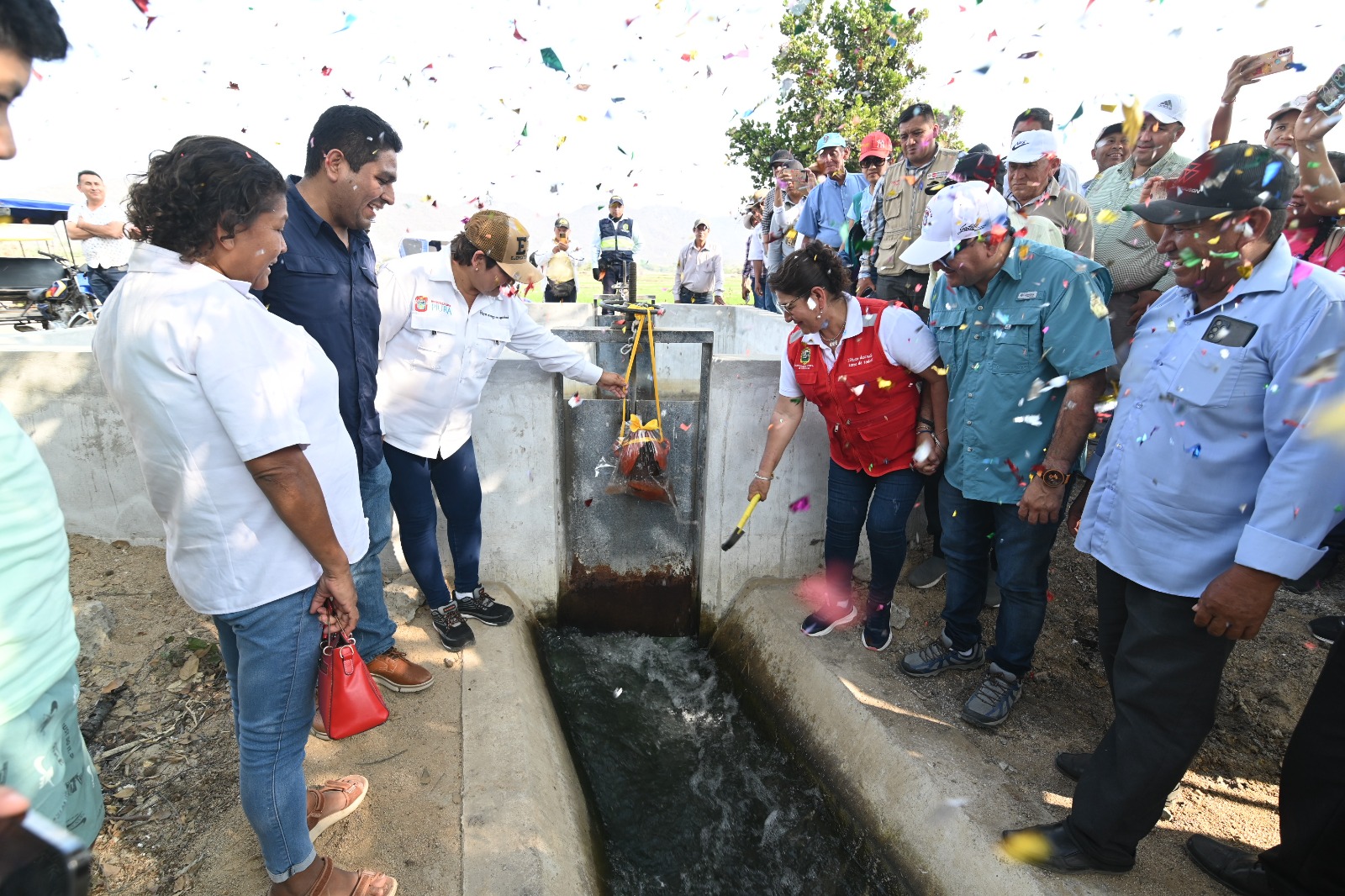 Las Lomas: Alcalde Gabriel Madrid inaugura canal 27 de Abril y asegura el riego de 350 hectáreas de arroz, mango y limón