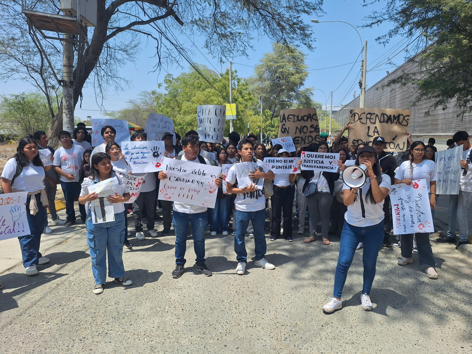 Protestas en la UNP: Postulantes denuncian fraude y exigen justicia en proceso de admisión