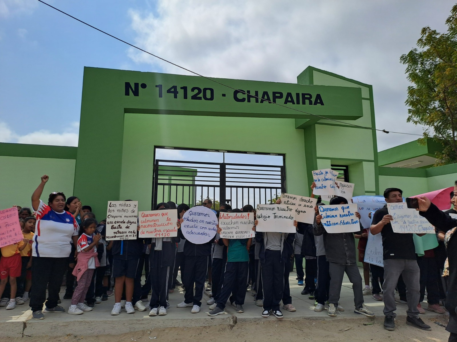 Castilla: Comunidad educativa protesta por abandono de obra en la I.E. 14120 del centro poblado Chapaira