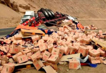 Tráiler con 31 toneladas de whisky se vuelca en el Serpentín de Pasamayo