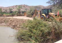 PECHP retira gran cantidad de vegetación de los alrededores de canal Miguel Checa en Sullana