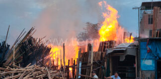 Incendio devora locales en la urbanización San Ramón de Piura
