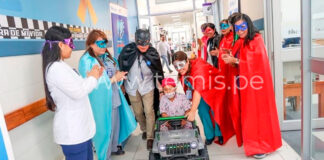 Médicos se visten de superhéroes para atender a niños con cáncer