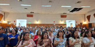 Gobierno Regional entrega más de 300 resoluciones de nombramiento a maestros para mejorar calidad educativa