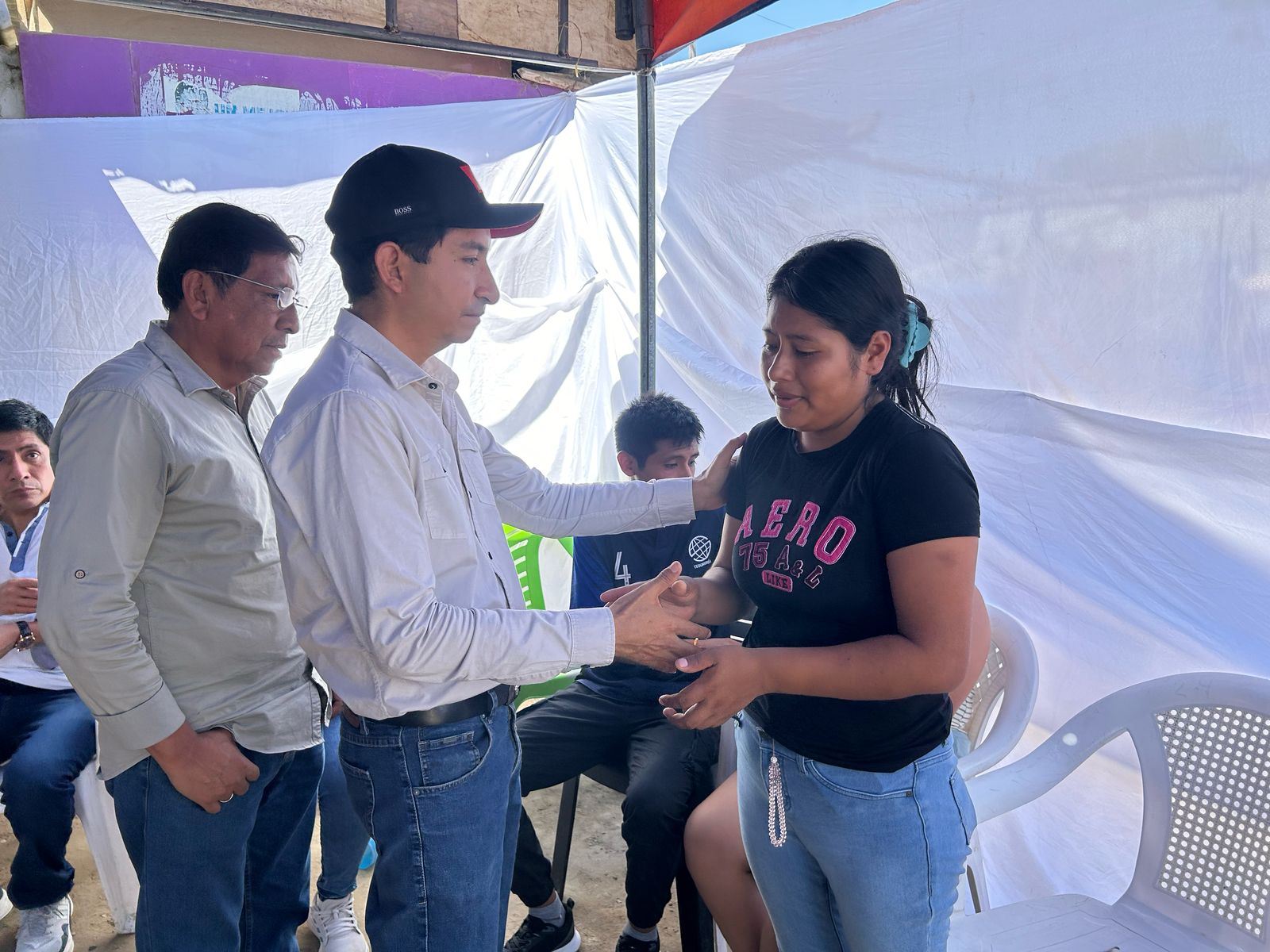 Alcalde de Veintiséis de Octubre ofrece apoyo a familia de obrera fallecida