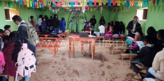 Alumnos de Ayabaca estudian en capilla del cementerio por daños en su colegio