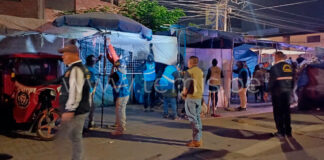 Comerciantes informales se resisten a operativo de ordenamiento en complejo de mercados