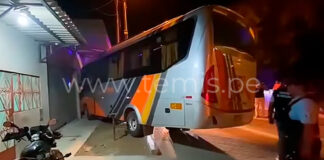Mecánico murió aplastado por un bus que reparaba en Veintiséis de Octubre