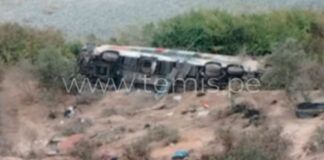 Tragedia en Camaná: más de 30 muertos tras caída de bus a un abismo