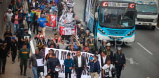 Transportistas suspenden paro tras acuerdo con el MTC por subsidio al combustible